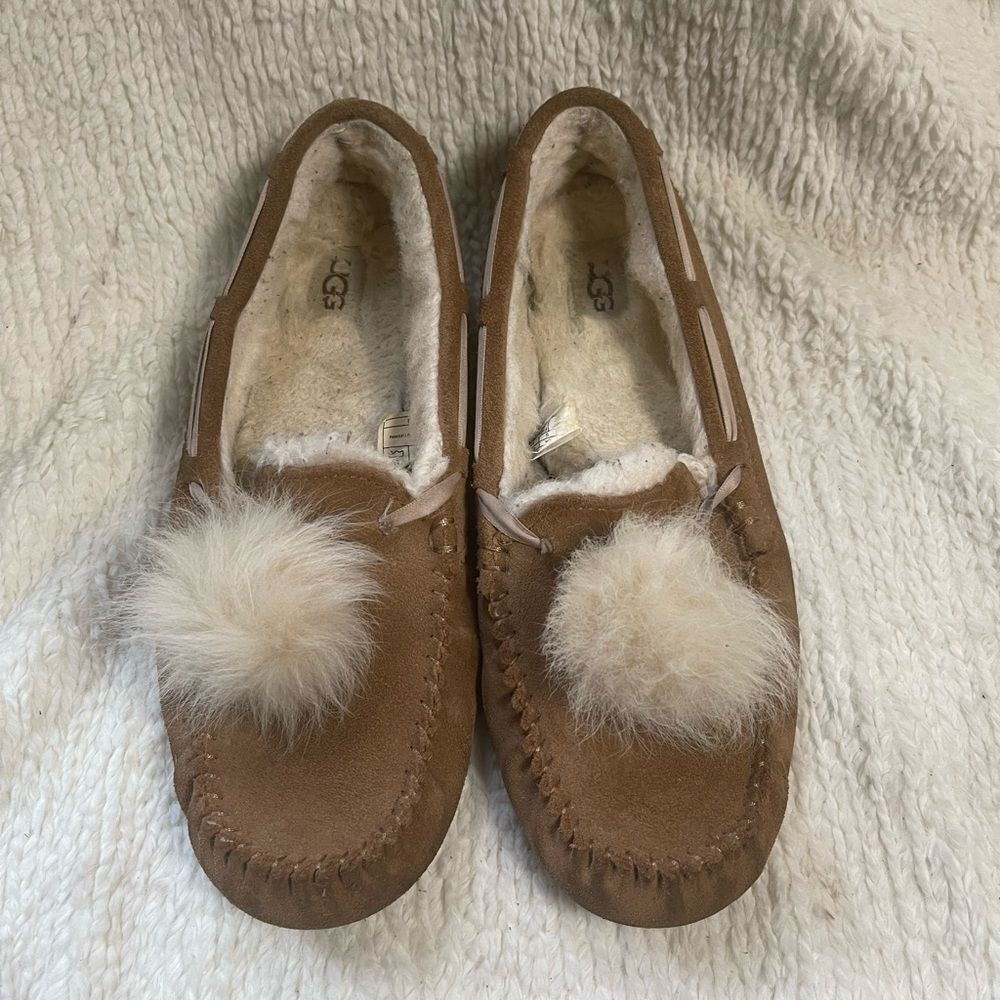 UGG Australia Dakota Pom Pom Chestnut Moccasin Slipper womens size 11